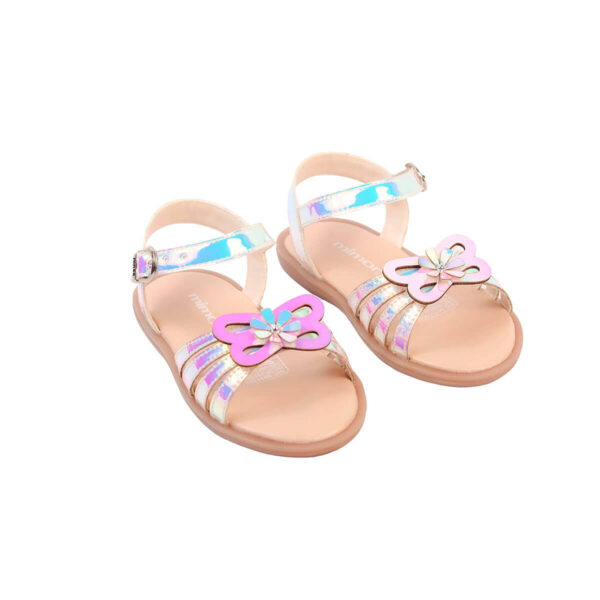 Las sandalias Cira para niñas son de forma abierta, con suela plana y tiras ajustables. Tienen un diseño atractivo con lazos de color rosado y azul en la parte superior. Están hechos de material sintético suave y duradero.